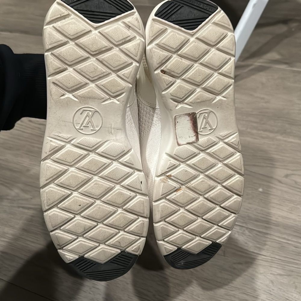 White Louis Vuitton Sneakers - Picture 4 of 5